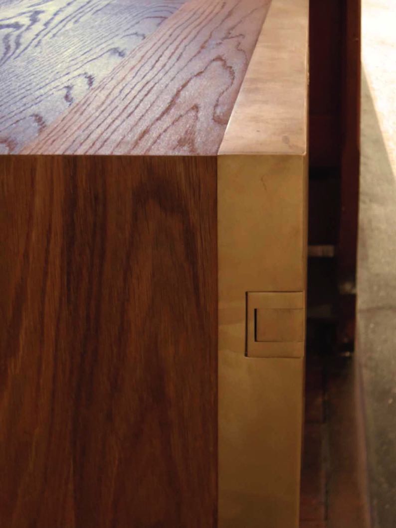 Medienschrank, Detail der Bandseite