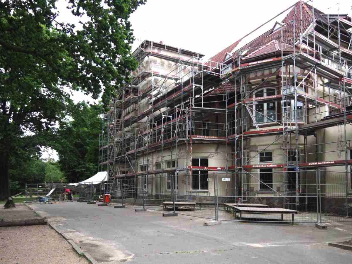 Hausrückseite, Gerüst